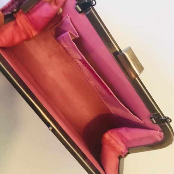 CHINESE LAUNDRY pink purse clutch w/ silver strap - Picture 3 of 8